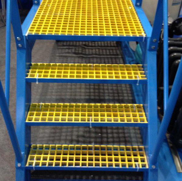 ทางเดินสีเหลือง FRP Grating แผ่นตะแกรงไฟเบอร์กลาสกันลื่นขนาด 30 * 30 มม