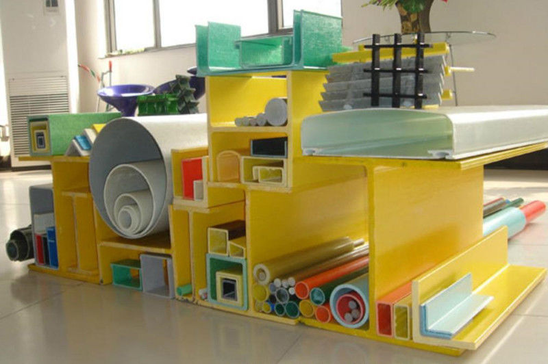 ความต้านทานต่อการกัดกร่อน โปรไฟล์โครงสร้าง FRP สีเหลือง ความทนทานสูงเพื่อการติดตั้งง่าย