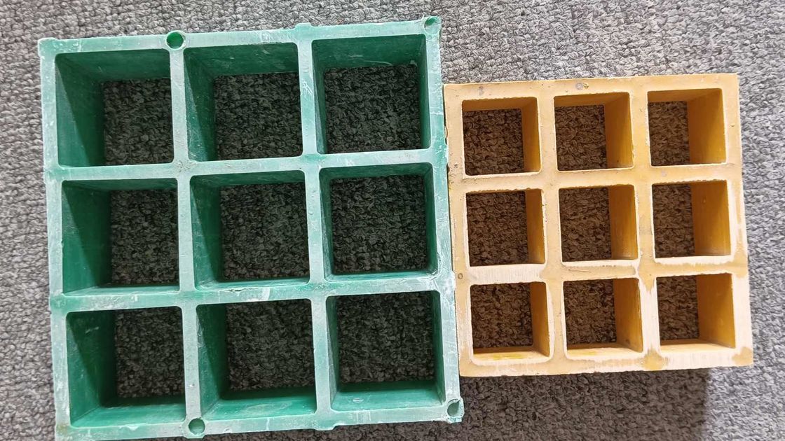 สี FRP Grating ใยกระจก Grid ดินภายนอกคลื่นครอบคลุม Car Wash Grille 38x38mm