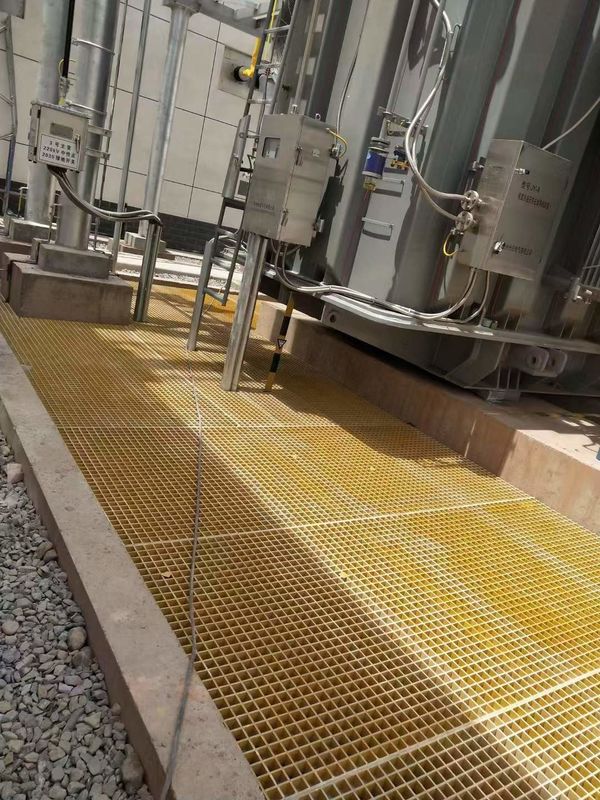 โรงงานเคลือบไฟฟ้าใช้ 38*38*30mm FRP Grating ขนาดและสีที่กําหนดเอง