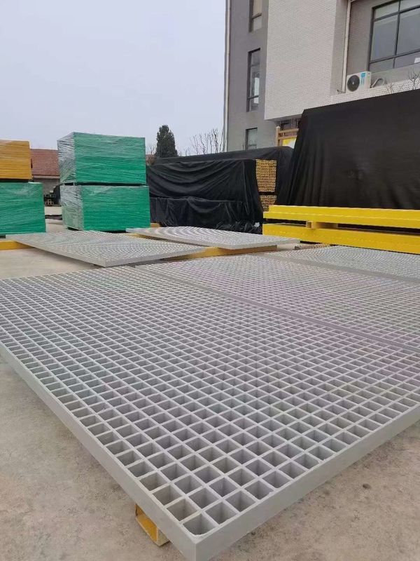 โรงงานเคลือบไฟฟ้าใช้ 38*38*30mm FRP Grating ขนาดและสีที่กําหนดเอง